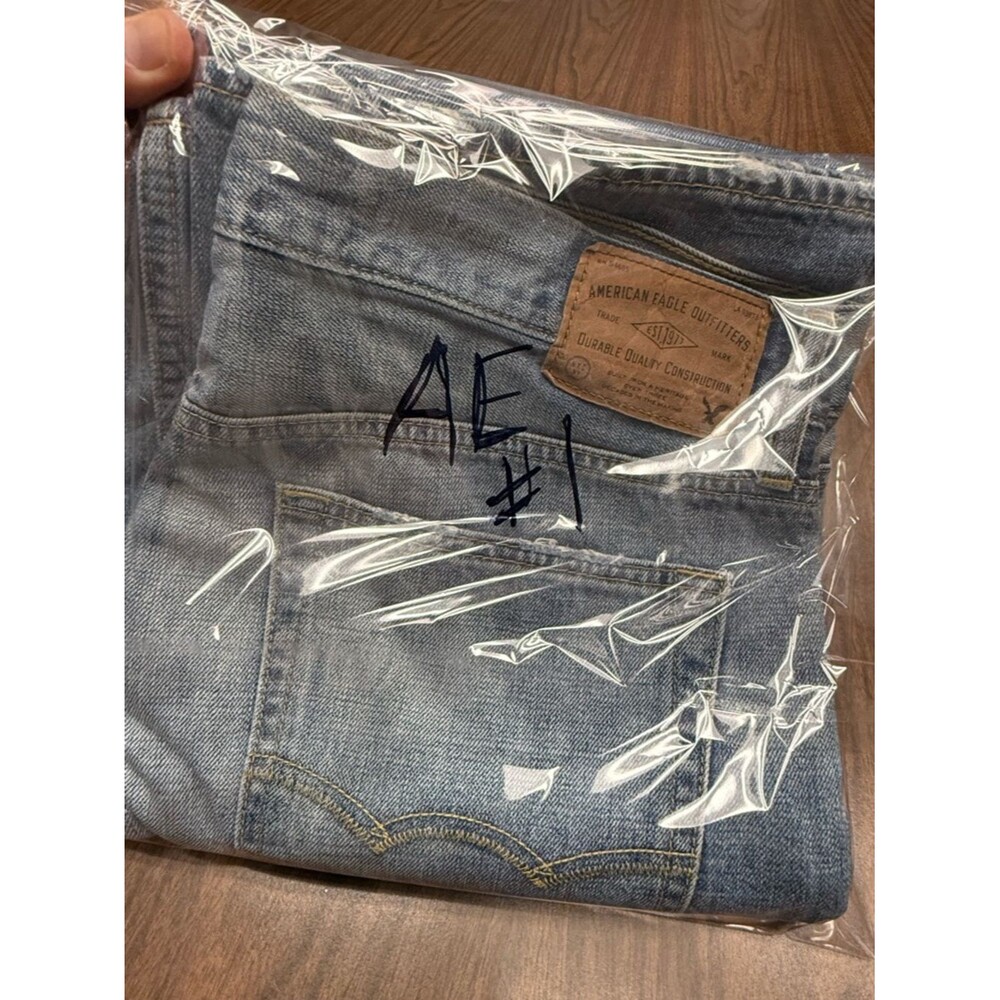 American Eagle Outfitters Men’s Light Wash Relaxed Jeans Size 34” x 34” - Picture 16 of 16